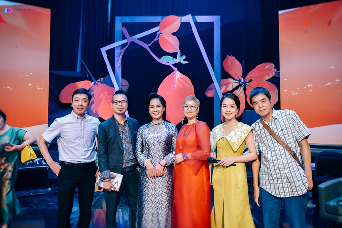NSND Lan Hương cùng các khách mời chương trình “Thanh xuân tươi đẹp” chủ đề “Câu chuyện mùa thu”