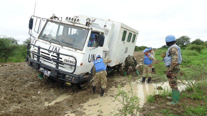 Đội Công binh Việt Nam nỗ lực cứu hộ đường bộ trong mọi điều kiện thời tiết - Ảnh 2.