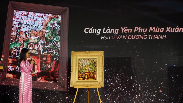 Bức tranh Cổng Làng Yên Phụ Mùa Xuân của họa sĩ Văn Dương Thành sẽ được bán đấu giá tại lễ trao giải vào ngày 7/9 để quyên góp cho hoạt động trồng rừng