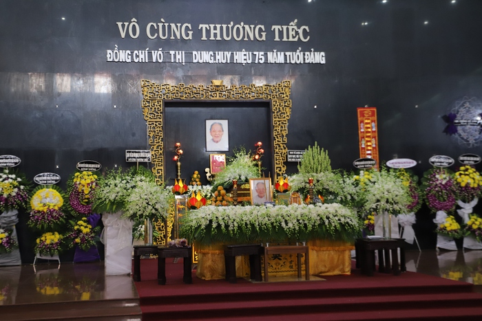 Đưa tiễn bà Võ Thị Dung – Nguyên Phó Ban Tổ chức TƯ Hội LHPN Việt Nam về nơi an nghỉ - Ảnh 1.