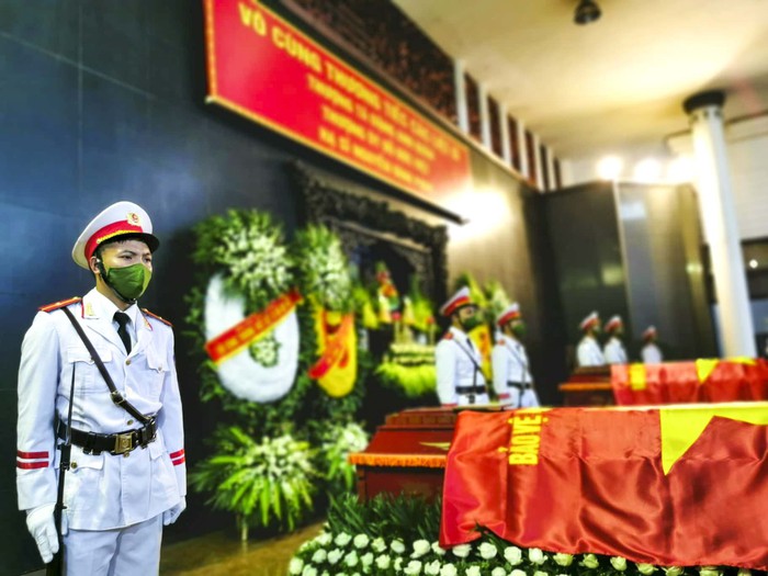 Hội LHPN Việt Nam viếng 3 chiến sĩ hy sinh khi tham gia chữa cháy - Ảnh 4.