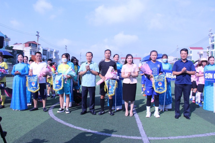Khai mạc Giải vô địch bóng đá nữ tỉnh Bắc Giang năm 2022 - Ảnh 2.