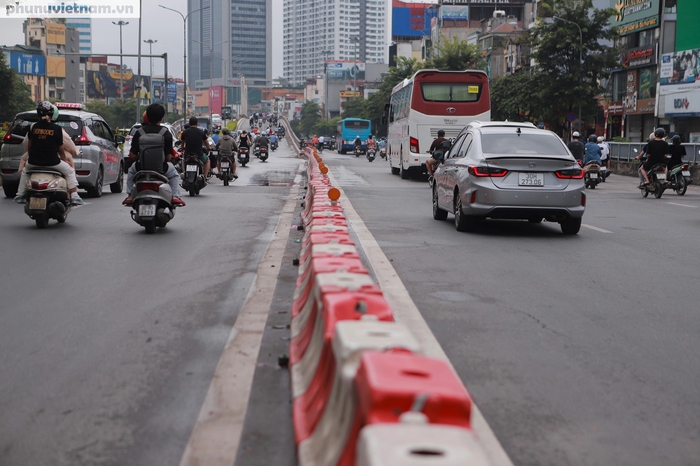 Hà Nội thí điểm tách riêng làn ôtô, xe máy trên đường Nguyễn Trãi ngày từ ngày 06/08 - Ảnh 4.