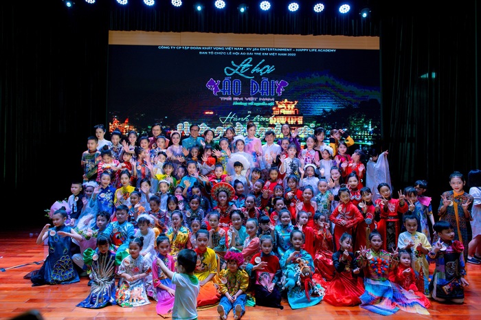 Show diễn Quảng bá Lễ hội Áo dài Trẻ em Việt Nam có 136 mẫu nhí tham gia