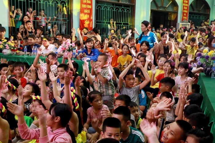 Hội LHPN Hà Nội tặng quà Trung thu cho trẻ em không nơi nương tựa, khuyết tật, công giáo với 110 triệu đồng - Ảnh 1.