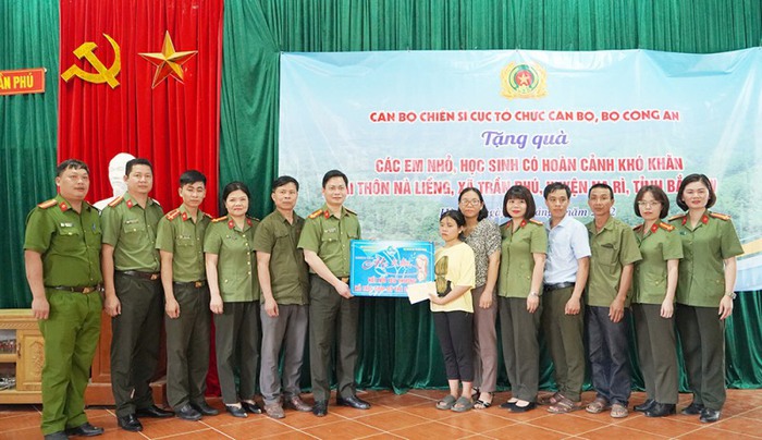 “Mẹ đỡ đầu” lan tỏa yêu thương - Ảnh 1.