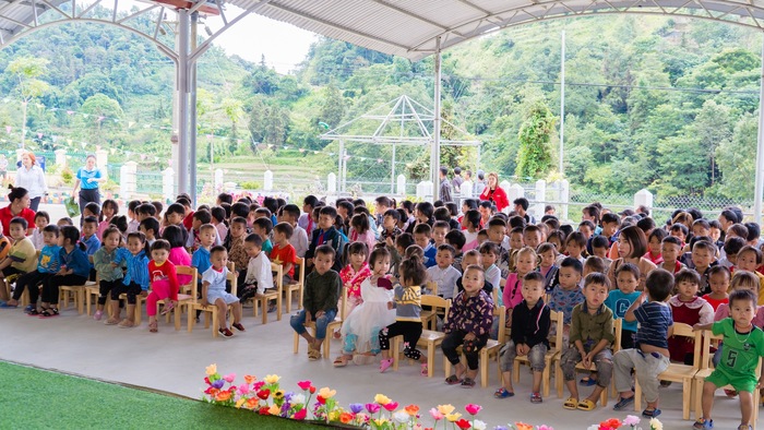 Chủ tịch Hội LHPN Việt Nam thăm và tặng quà trung thu cho học sinh ở xã biên giới Lào Cai - Ảnh 1.