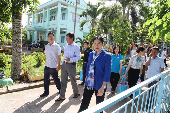 Chủ tịch Hội LHPN Việt Nam thăm, tặng quà cho phụ nữ và trẻ em Đồng Tháp - Ảnh 2.