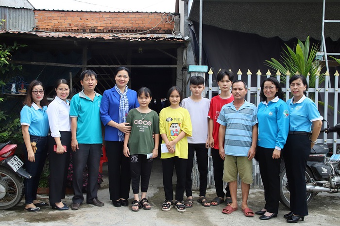 Chủ tịch Hội LHPN Việt Nam thăm, tặng quà cho phụ nữ và trẻ em Đồng Tháp - Ảnh 6.
