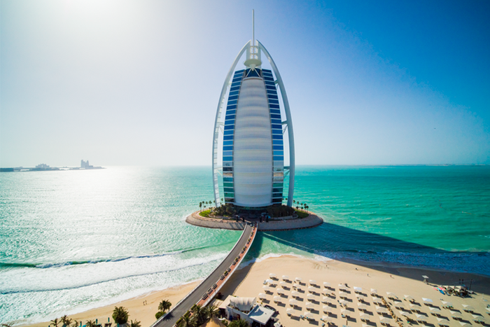 Có gì bên trong &quot;khách sạn 7 sao duy nhất trên thế giới&quot; xa hoa bậc nhất Dubai? - Ảnh 1.