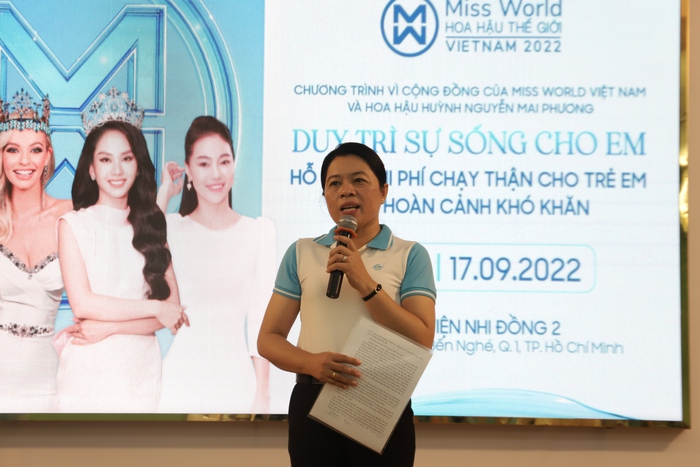Hoa hậu Mai Phương tặng quà cho 300 bệnh nhi tại TPHCM - Ảnh 2.