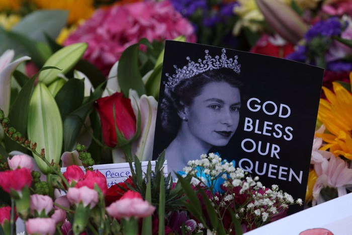Chiến dịch quy mô chưa từng có để bảo vệ tang lễ Nữ hoàng Anh: 10.000 cảnh sát vào vị trí - Ảnh 1.