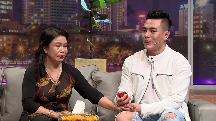 Mẹ Lê Dương Bảo Lâm hy sinh vì con trai, túc trực 24/24 khi ghi hình chương trình giải trí - Ảnh 11.