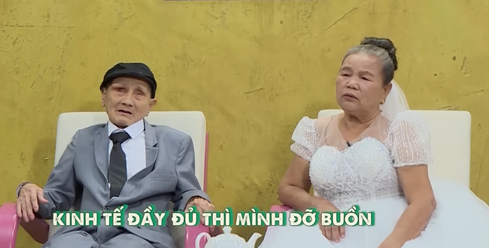 MC Quyền Linh xúc động làm chủ hôn cho cặp vợ chồng già sau 55 năm chung sống - Ảnh 1.