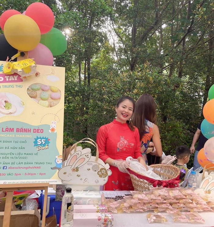 Tina Yuan tham gia tổ chức Lễ hội Trung thu cho cộng đồng người Việt ở Singapore