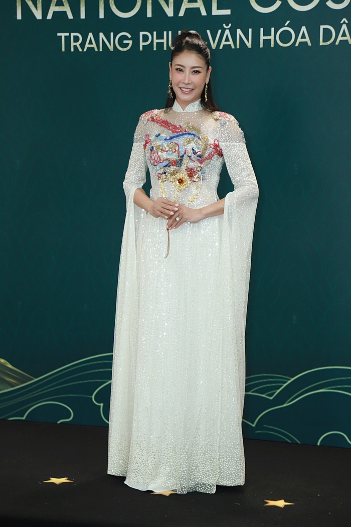 Dàn Hoa hậu Vbiz tề tựu trên thảm đỏ đêm thi Miss Grand Vietnam 2022 - Ảnh 6.