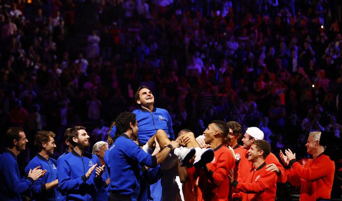 Tay vợt huyền thoại Roger Federer bật khóc khi giải nghệ với những cột mốc không thể nào quên - Ảnh 1.