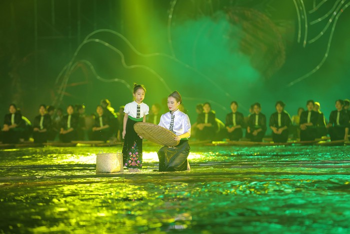 Ấn tượng đêm nghệ thuật vinh danh Di sản thế giới Xòe Thái trong mưa - Ảnh 6.