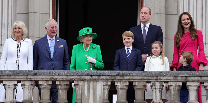 Thuộc top gia đình giàu nhất thế giới nhưng Hoàng gia Anh kiếm tiền từ đâu? - Ảnh 1.