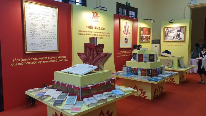 Triển lãm sách trong khuôn khổ Hội thảo khoa học “Xuất bản Việt Nam - 70 năm xây dựng và phát triển”