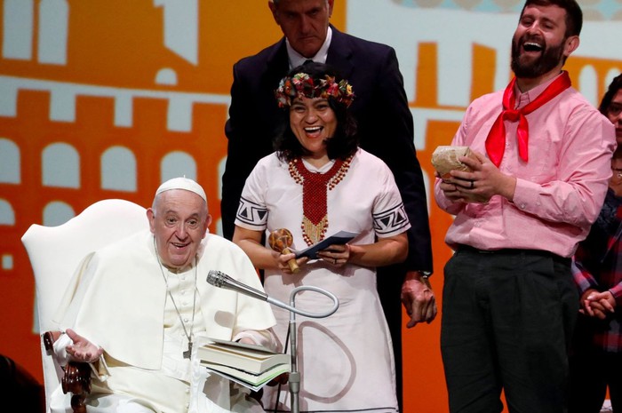 Giáo hoàng Francis kêu gọi ngừng sử dụng nhiên liệu hóa thạch - Ảnh 2.
