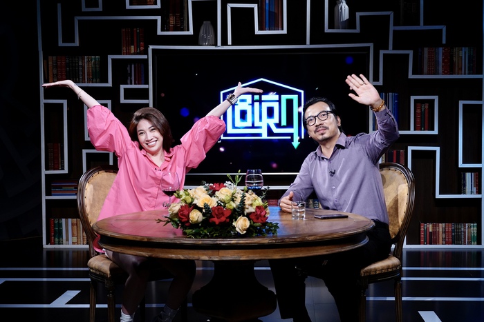 Pha Lê và host Đinh Tiến Dũng trong talkshow &quot;Lối ra&quot;