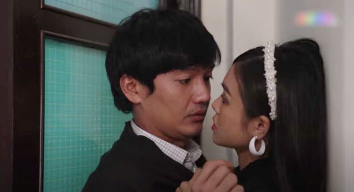 Phim 'Rồi 30 năm sau': Long (Quang Tuấn) suýt hôn Hân  - Ảnh 1.