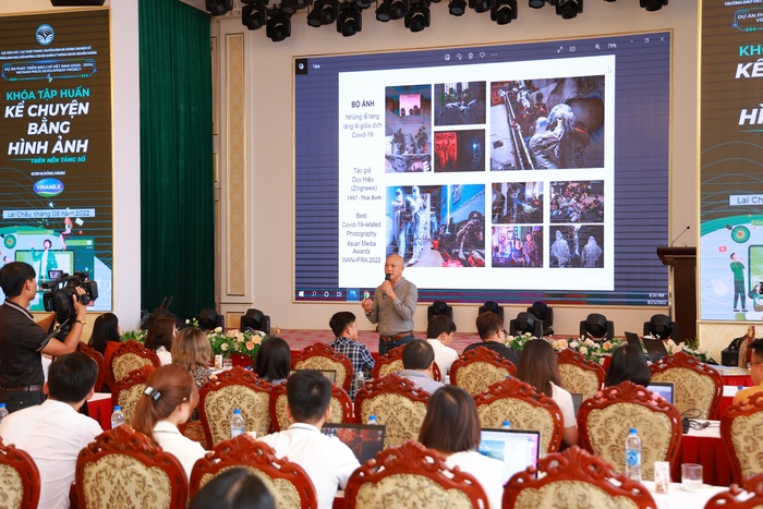 Dự án “Phát triển báo chí Việt Nam” tổ chức hoạt động tập huấn và tặng quà cho trẻ em khó khăn tại Lai Châu - Ảnh 1.