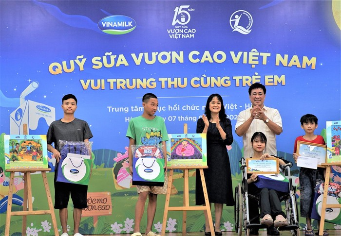 Thêm một mùa Trung thu ấm áp trong hành trình 15 năm của Quỹ sữa Vươn cao Việt Nam - Ảnh 5.