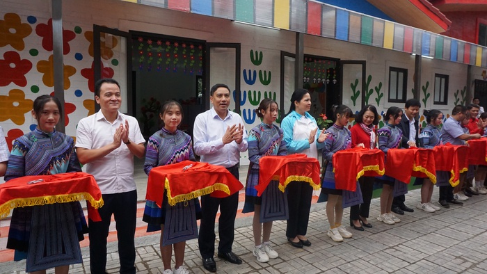 Chủ tịch Hội LHPN Việt Nam dự khánh thành trường mầm non ở vùng cao được xây dựng bằng nhựa tái chế - Ảnh 2.