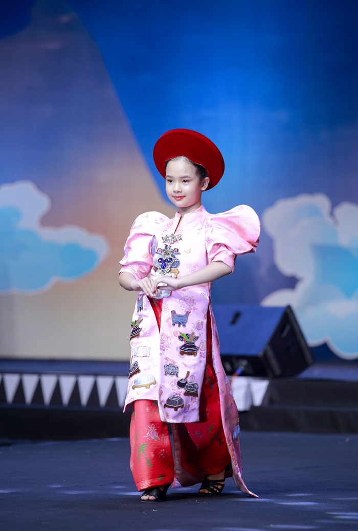 Bé Gia Bảo trong Chung kết Lễ hội Áo dài Trẻ em Việt Nam 2022