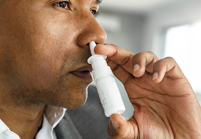 Cẩn trọng khi sử dụng thuốc co mạch làm giảm nghẹt mũi - Ảnh 1.