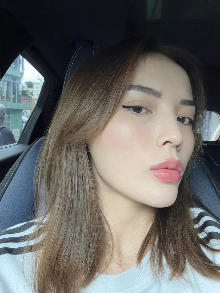 Hoa hậu đình đám Vbiz khoe ảnh cận mặt khiến netizen choáng vì da quá đẹp - Ảnh 2.