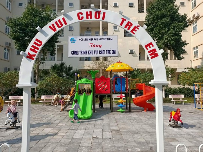 Hội LHPN Việt Nam tặng công trình khu vui chơi trẻ em cho bệnh viện Sản nhi tỉnh Lào Cai - Ảnh 1.