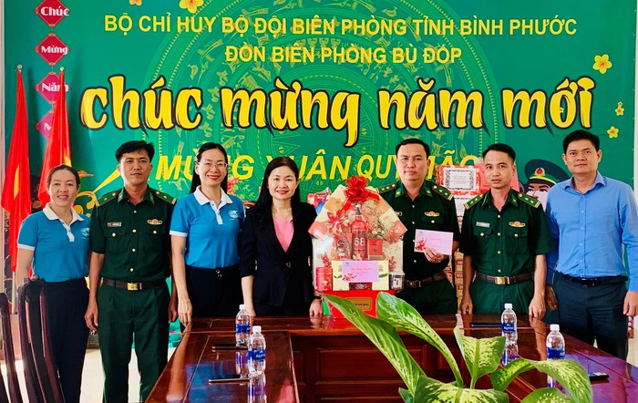 Phó Chủ tịch Hội LHPN Việt Nam chúc Tết cán bộ Hội phụ nữ vùng biên giới Bình Phước - Ảnh 3.