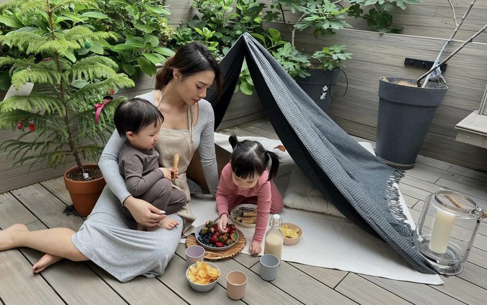 Mẹ dựng lều vải, biến sân thượng thành không gian vui chơi &quot;cực chill&quot; cho con gái