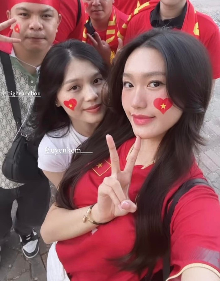 Tình chị em thân thiết của hội vợ, bạn gái dàn cầu thủ đội tuyển Việt Nam - Ảnh 6.