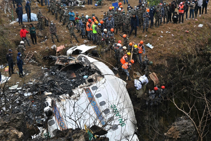 Hơn chục vụ tai nạn hàng không nghiêm trọng trong 30 năm: Tại sao bay ở Nepal rất nguy hiểm? - Ảnh 1.