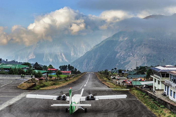Hơn chục vụ tai nạn hàng không nghiêm trọng trong 30 năm: Tại sao bay ở Nepal rất nguy hiểm? - Ảnh 2.
