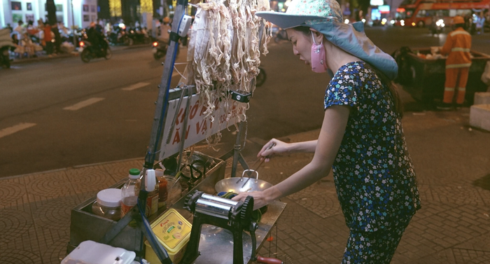Thuỳ Tiên tiết lộ sự thật phía sau loạt ảnh diện đồ bộ đi chợ hoa đang gây bão  - Ảnh 3.