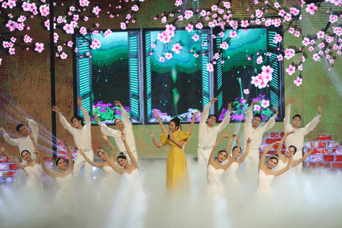 Ngọc Mai Osen - Quán quân The Masked Singer Việt Nam 2022 biểu diễn trong chương trình