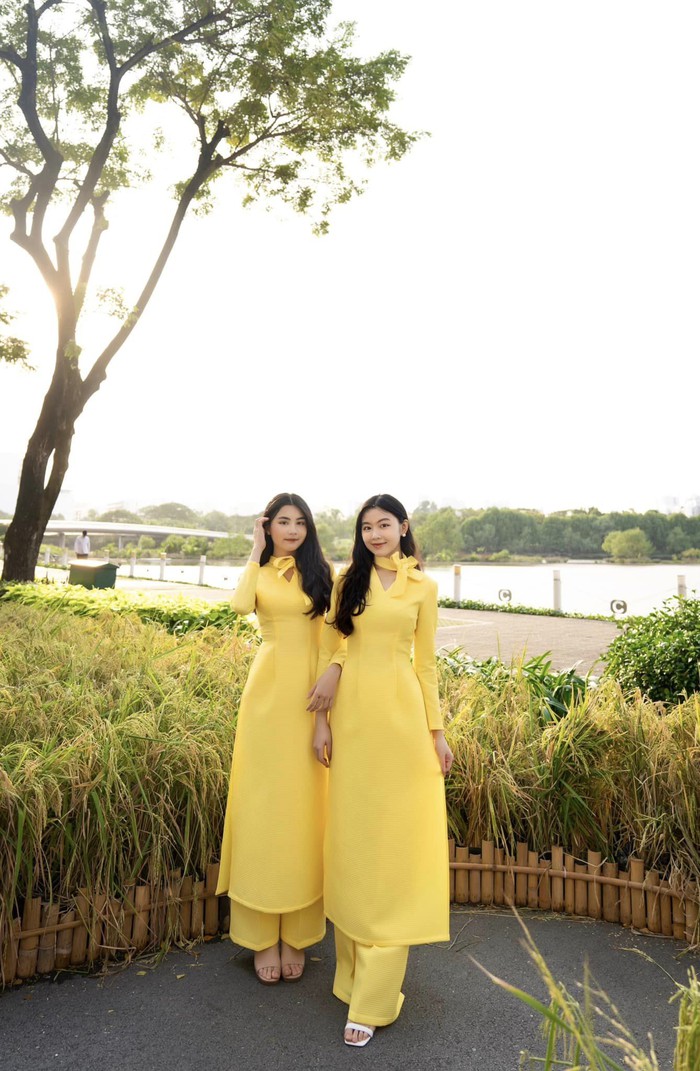 Hai ái nữ nhà MC Quyền Linh diện áo dài xuống phố, khoe trọn nhan sắc xinh đẹp - Ảnh 5.