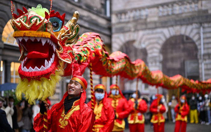 dragon-dance-chinese-new-year-1674402252