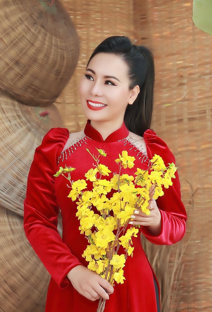 Người đẹp Kim Chi: Tặng quà Tết cũng là một nét đẹp văn hóa - Ảnh 2.