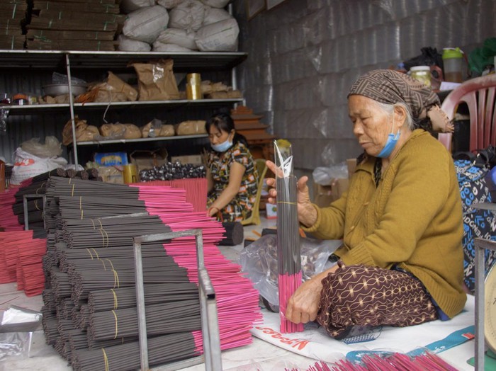 Làng nghề làm hương trăm tuổi của Việt Nam gây ấn tượng trên báo nước ngoài - Ảnh 9.