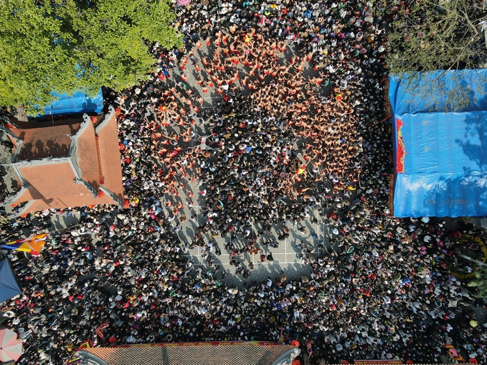 Biển người đổ về lễ hội Đồng Kỵ, Bắc Ninh trong ngày mồng 4 Tết
 - Ảnh 14.