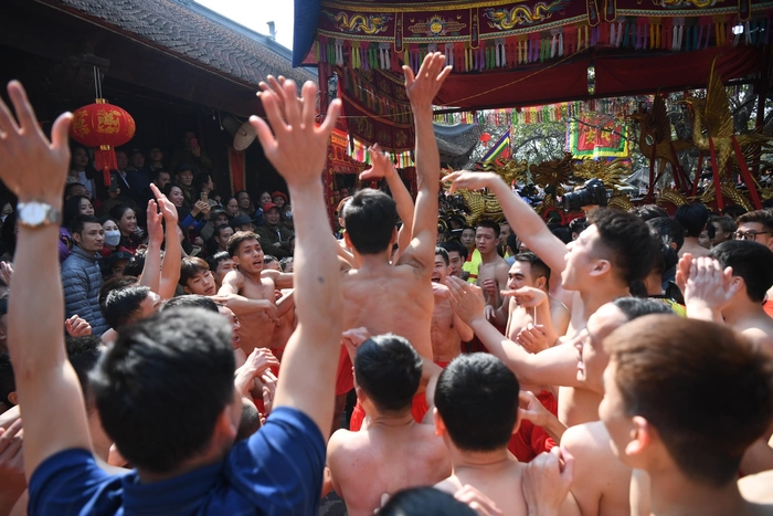 Biển người đổ về lễ hội Đồng Kỵ, Bắc Ninh trong ngày mồng 4 Tết
 - Ảnh 9.
