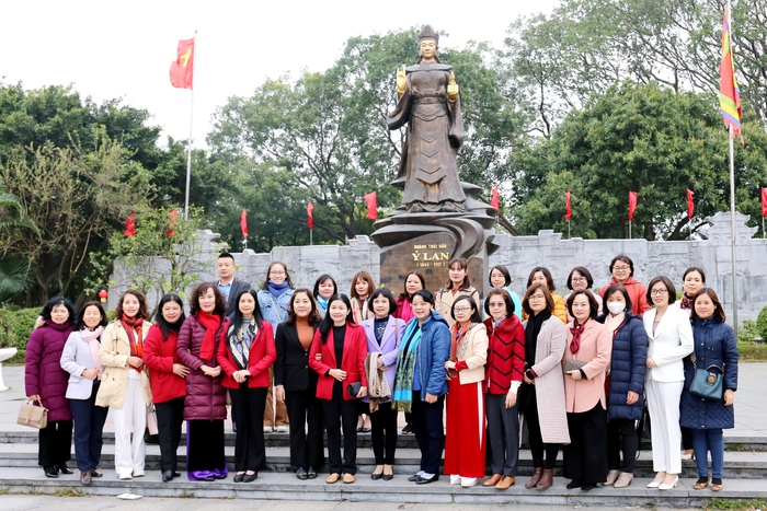 Hội LHPN Việt Nam dâng hương tại Khu di tích Đền thờ Nguyên phi Ỷ Lan - Ảnh 3.
