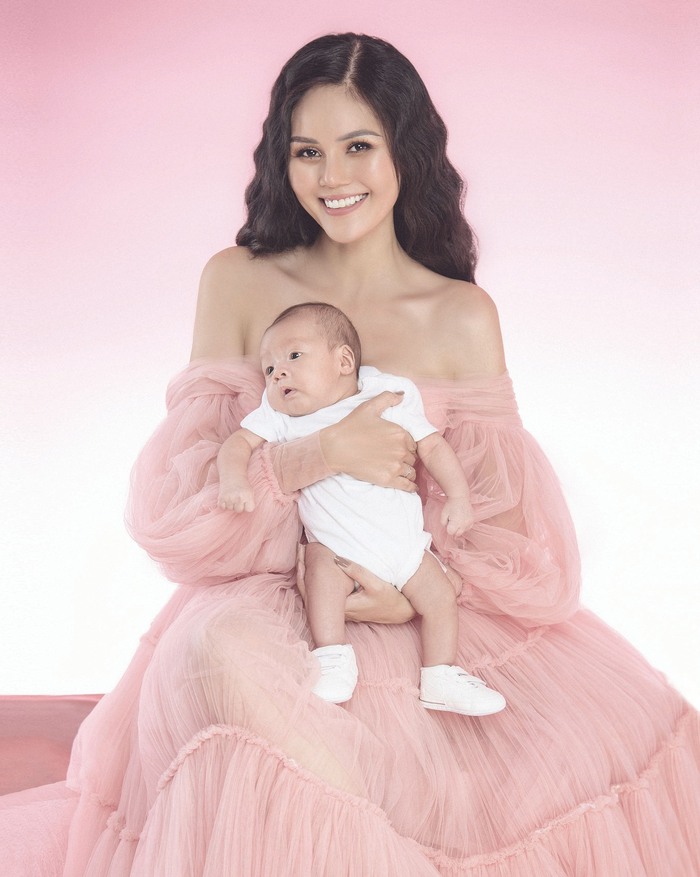 Hoa hậu Kim Nguyên: “Khi làm mẹ, chỉ nhìn con thôi là đa thấy vui!” - Ảnh 1.