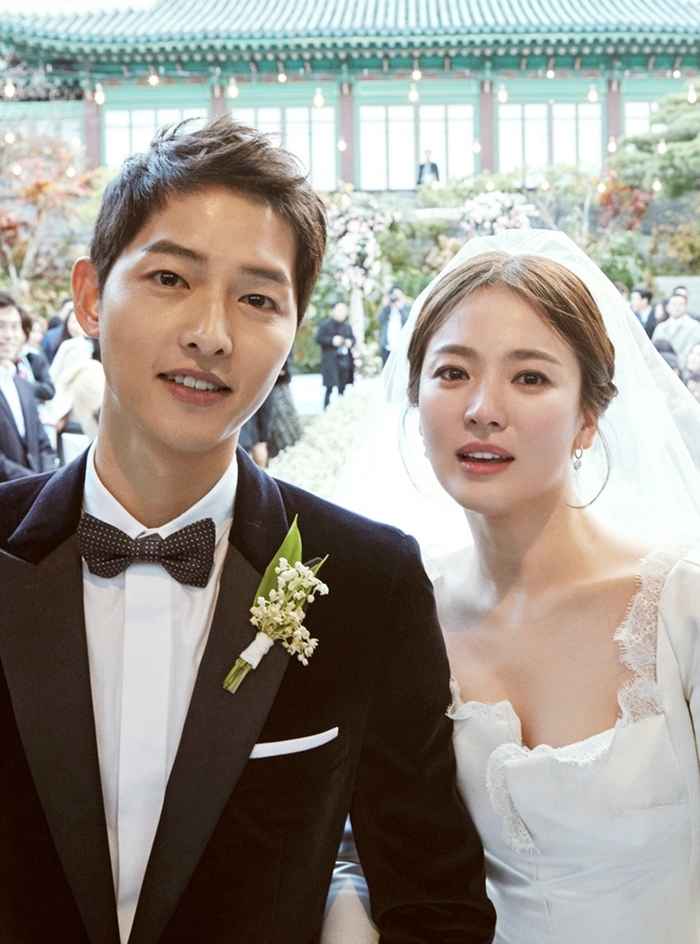 Song Joong Ki hẹn hò với bà xã hiện tại sau 3 tháng ly hôn Song Hye Kyo  - Ảnh 1.
